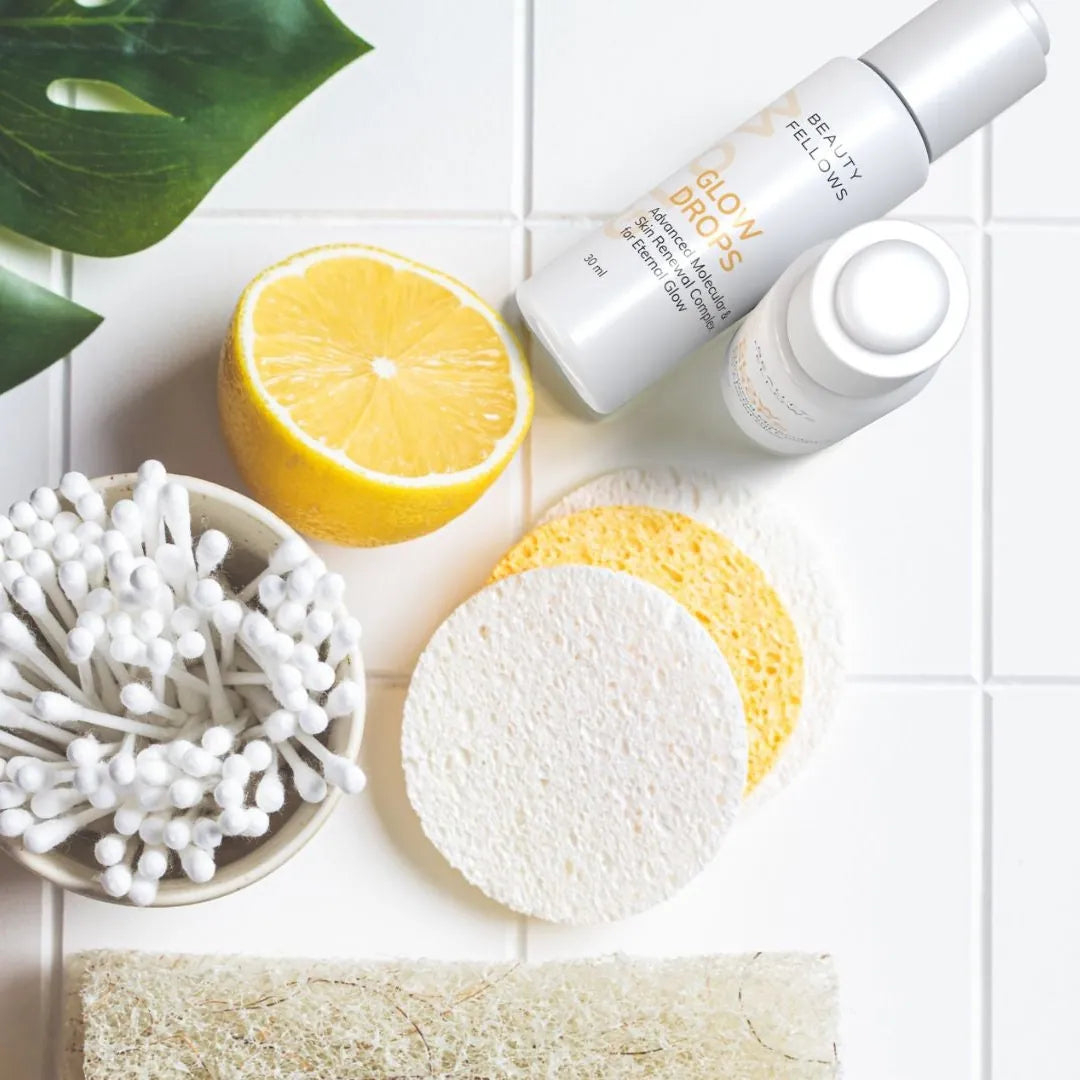 Glow Drops von Beauty Fellows auf weissem Grund mit weiteren Badezimmerartikeln